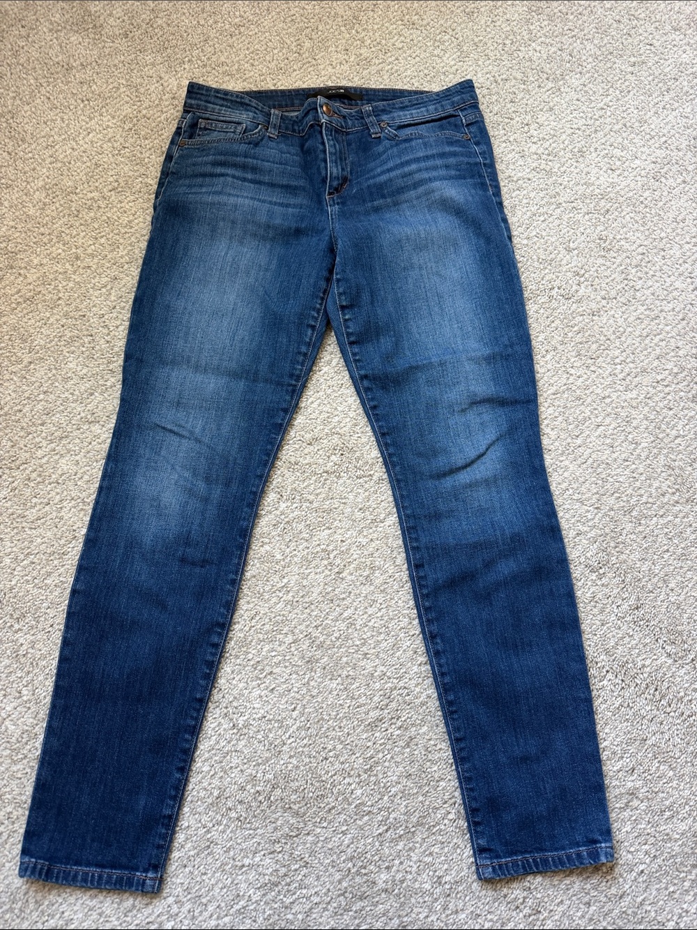 Joe's Jeans Women's Straight Leg Jeans in Medium Blue Wash